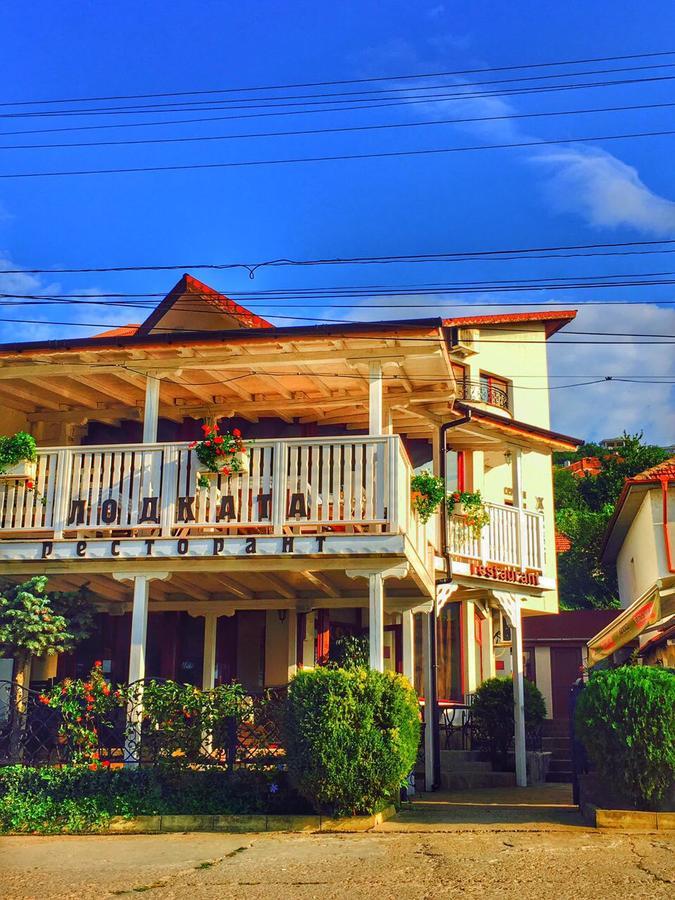 Хотел "Лодката" Tutrakan Exterior photo